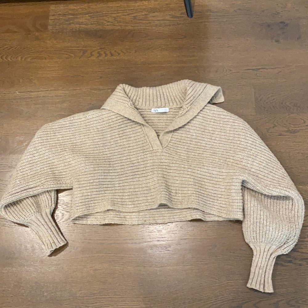 Zara tan color size small sweater perfect cropped